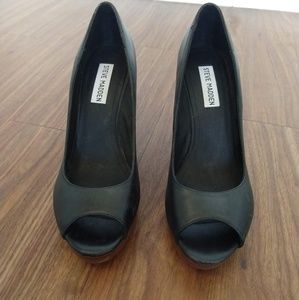 Black and brown wedges
